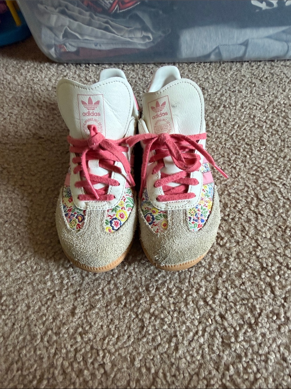 B73 2.5y adidas Sambas with floral details— SEE ALL PICS